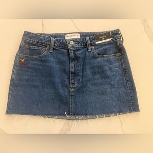 NEW Abercrombie & Fitch Curve Love Denim Mini Skirt Mid Rise 29 Raw Hem